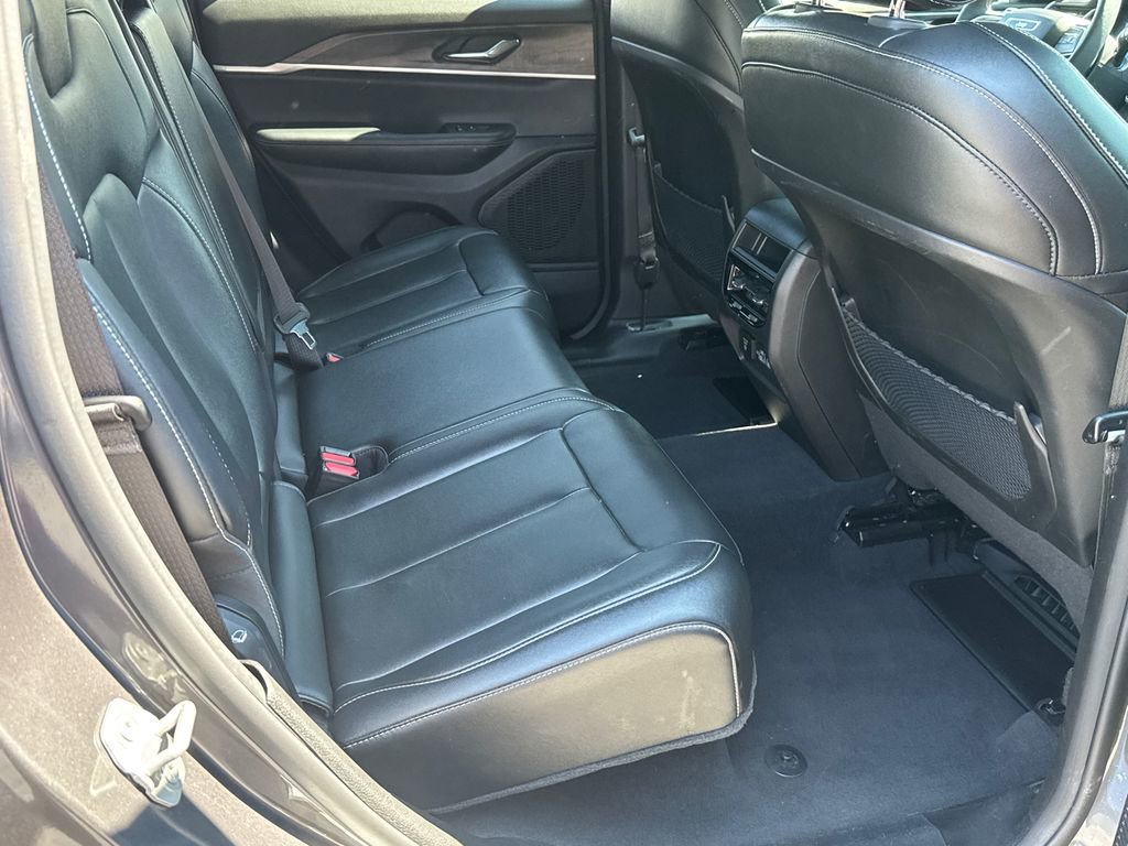 Used 2024 Jeep Grand Cherokee Limited image 15