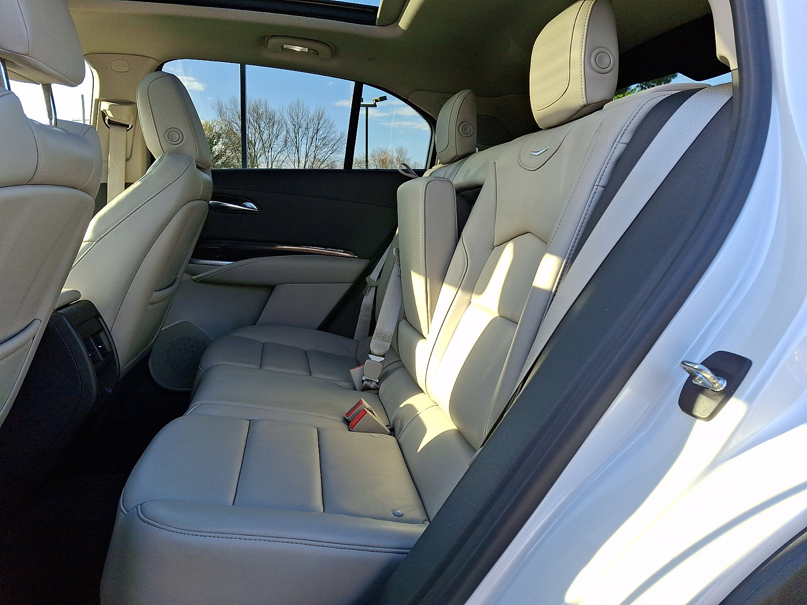 Used 2020 Cadillac XT4 Premium Luxury w/ Technology Package image 10