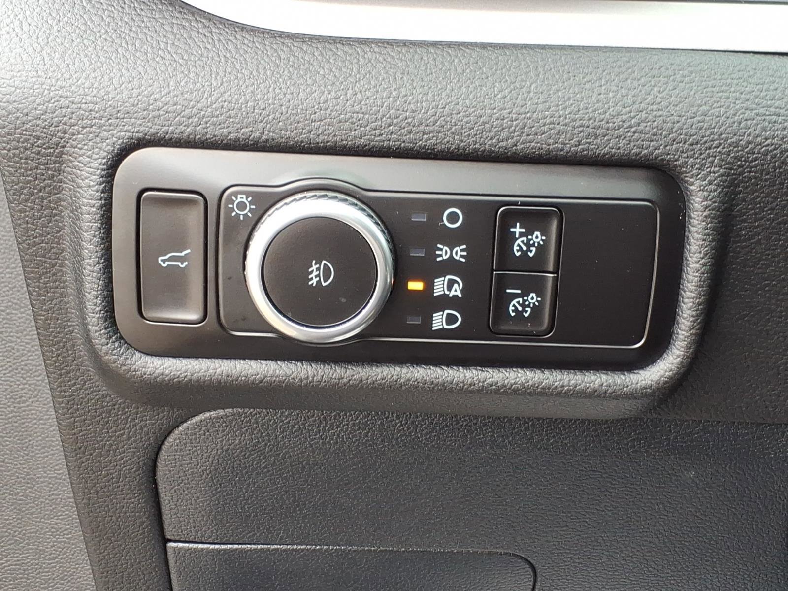 Used 2023 Ford Explorer XLT w/ Equipment Group 202A AWD/4WD image 17