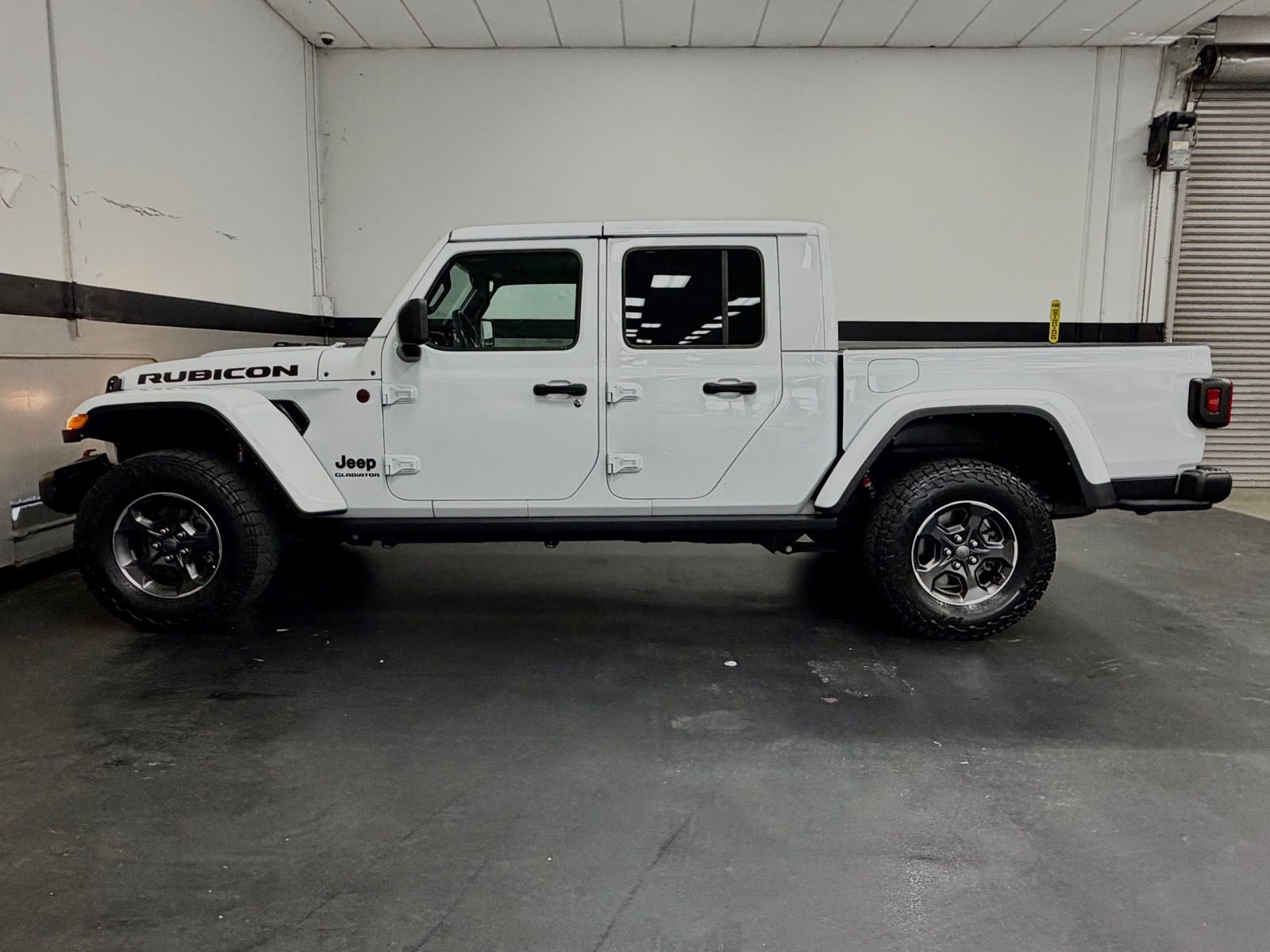 Used 2022 Jeep Gladiator Rubicon w/ Trailer Tow Package AWD/4WD image 8