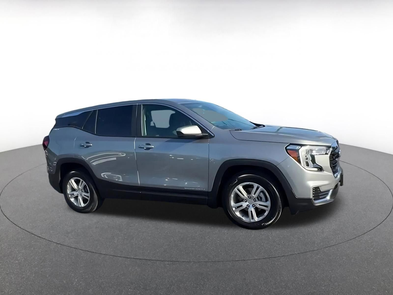 Used 2024 GMC Terrain SLE FWD image 2