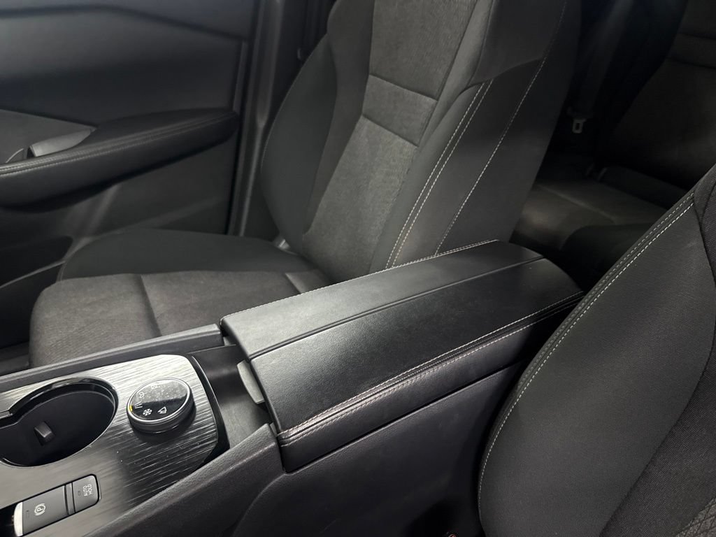 Used 2024 Nissan Rogue SV AWD/4WD image 39
