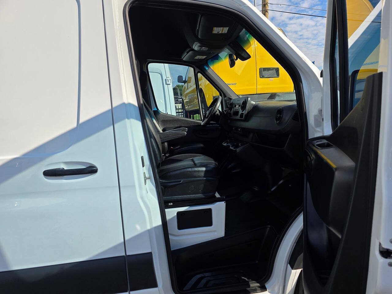 Used 2020 Mercedes-Benz Sprinter 2500 image 14