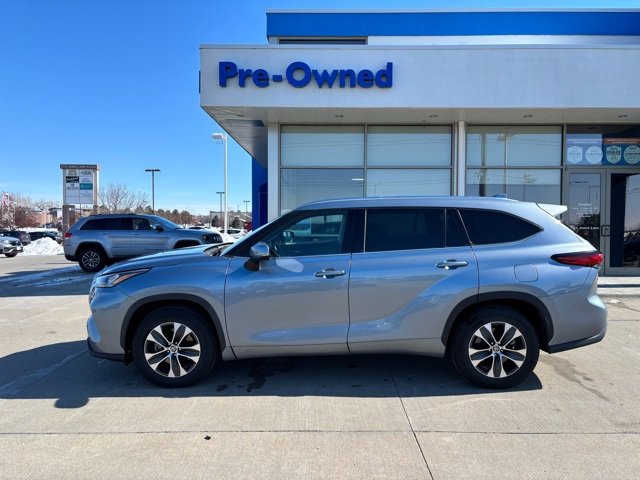 Used 2020 Toyota Highlander XLE image 9