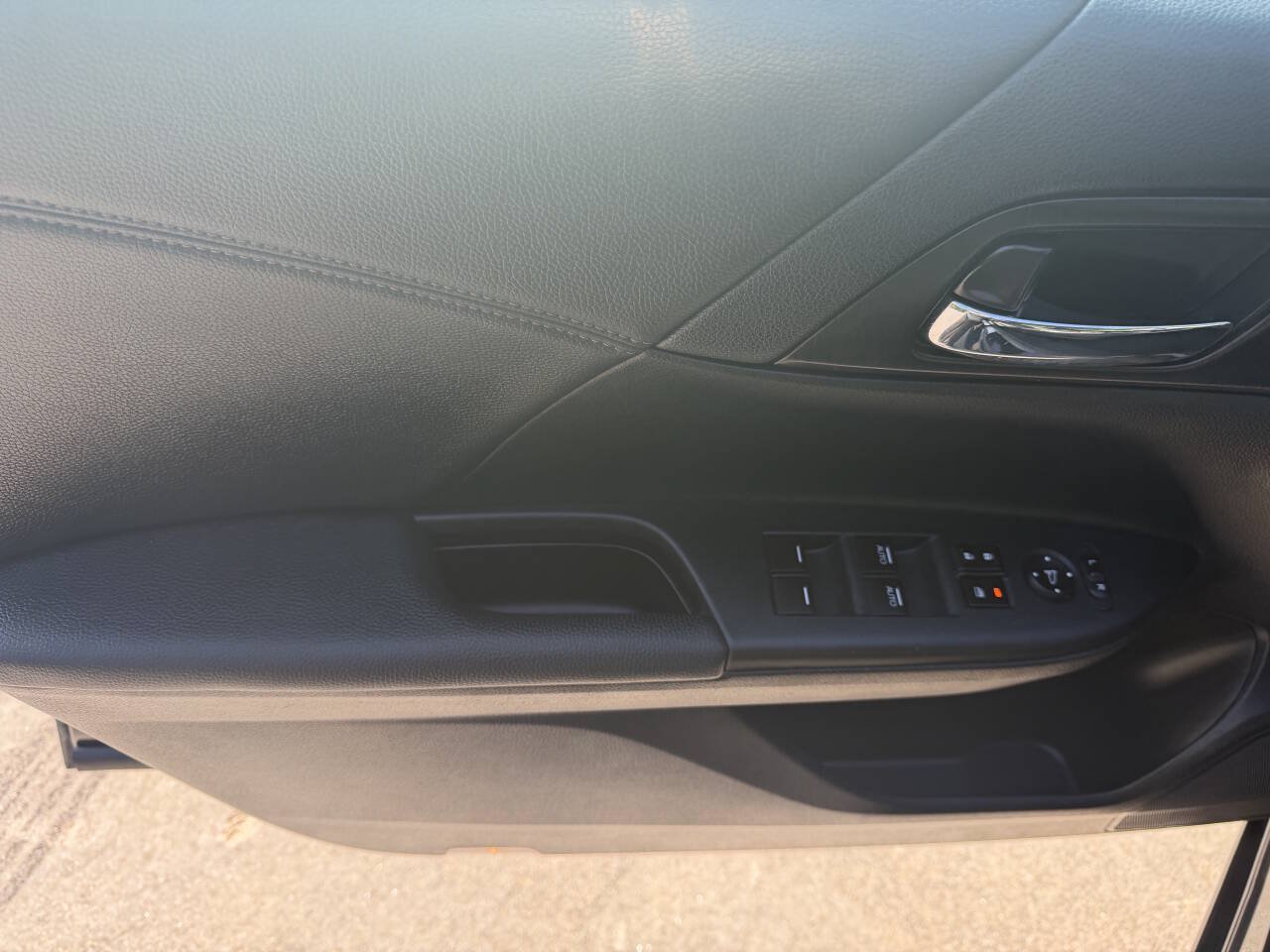 Used 2015 Honda Accord Touring image 27