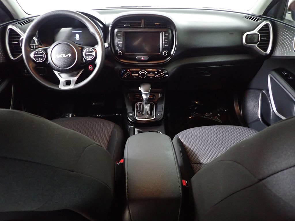 Used 2025 Kia Soul LX FWD image 27