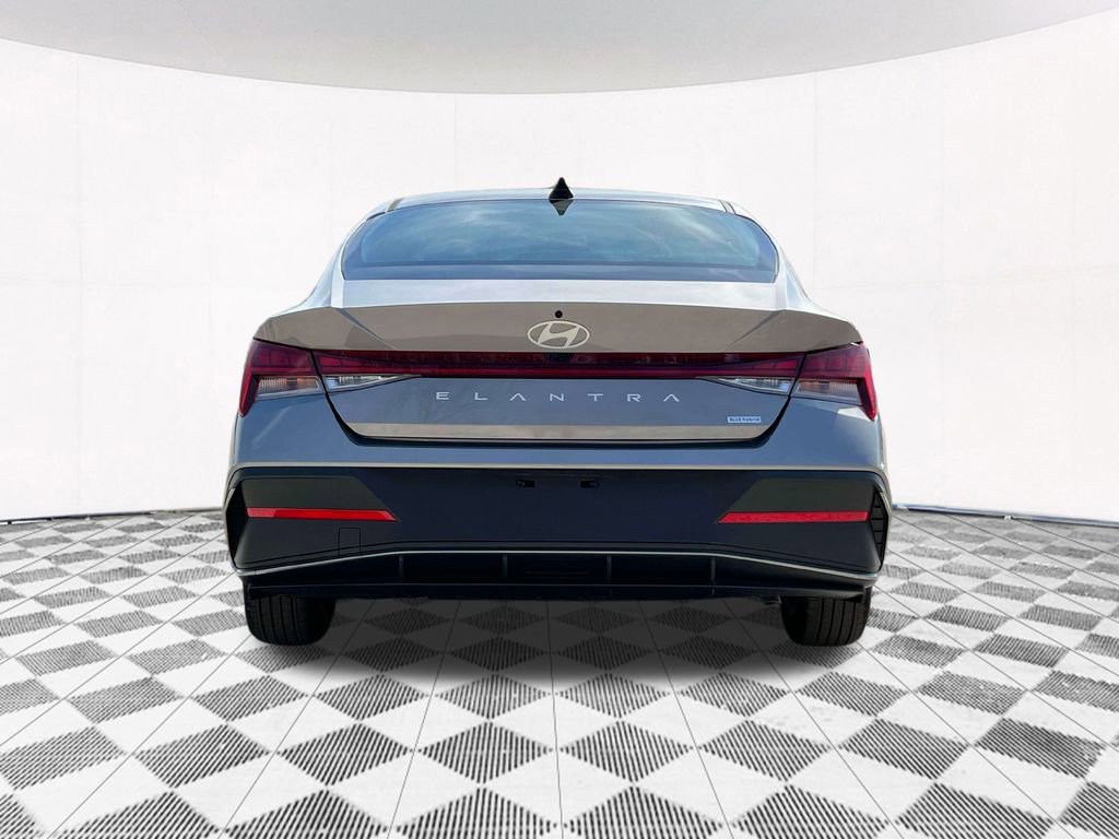 Used 2025 Hyundai Elantra Blue image 10