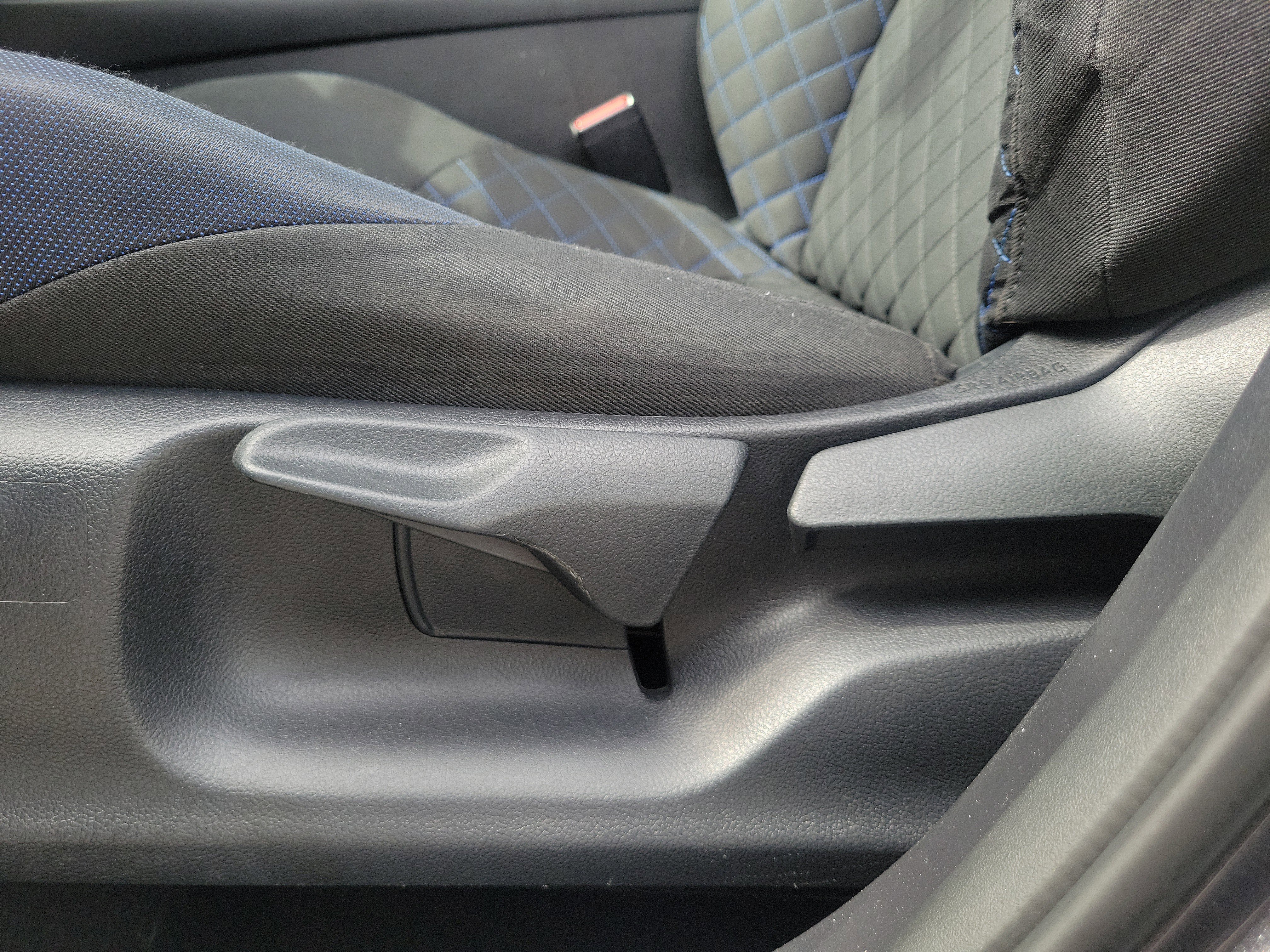 Used 2021 Toyota C-HR XLE image 18