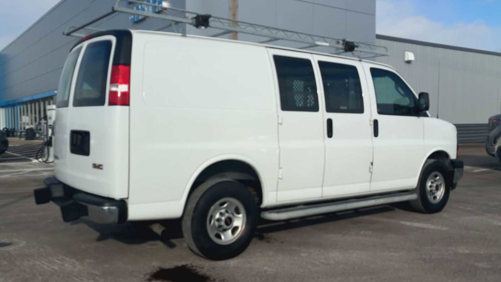 Certified 2022 GMC Savana 2500 image 2