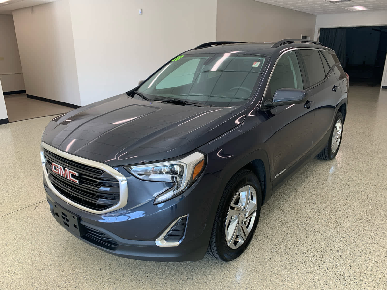 Used 2018 GMC Terrain SLE w/ Driver Convenience Package image 1
