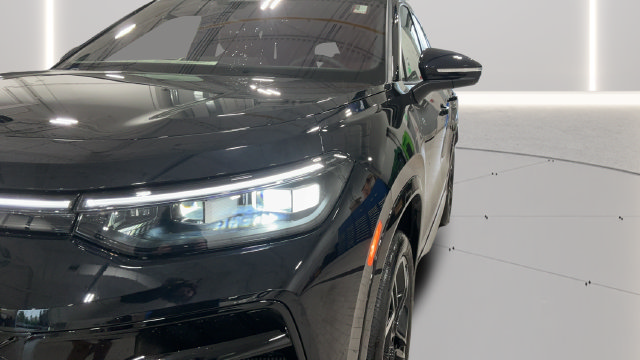New 2026 Volkswagen Tiguan SEL R-Line AWD/4WD image 32