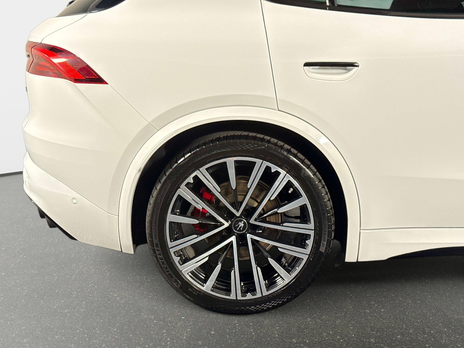 Used 2023 Maserati Grecale Modena AWD/4WD image 20