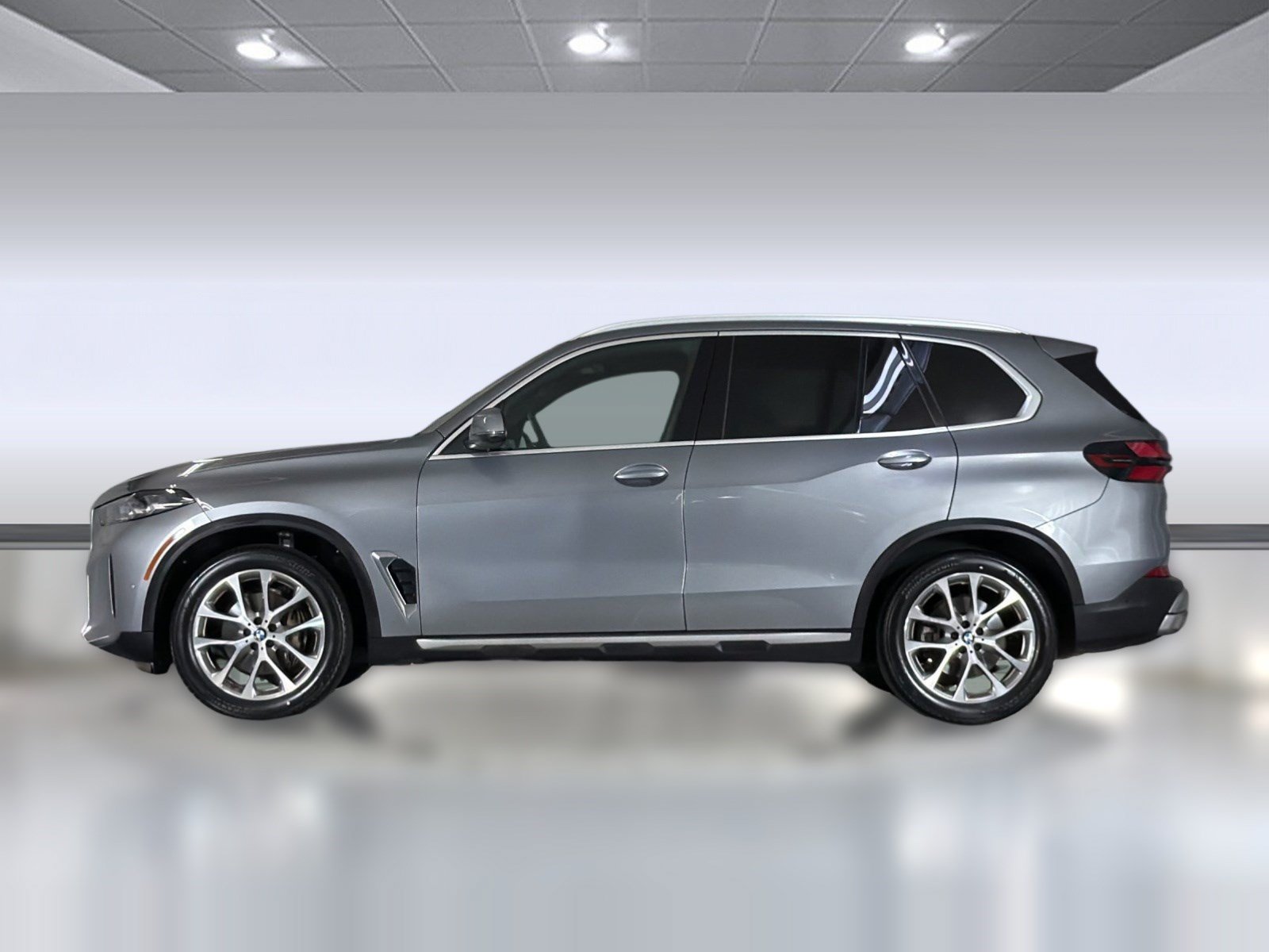 Used 2024 BMW X5 sDrive40i w/ Parking Assistance Package RWD image 2