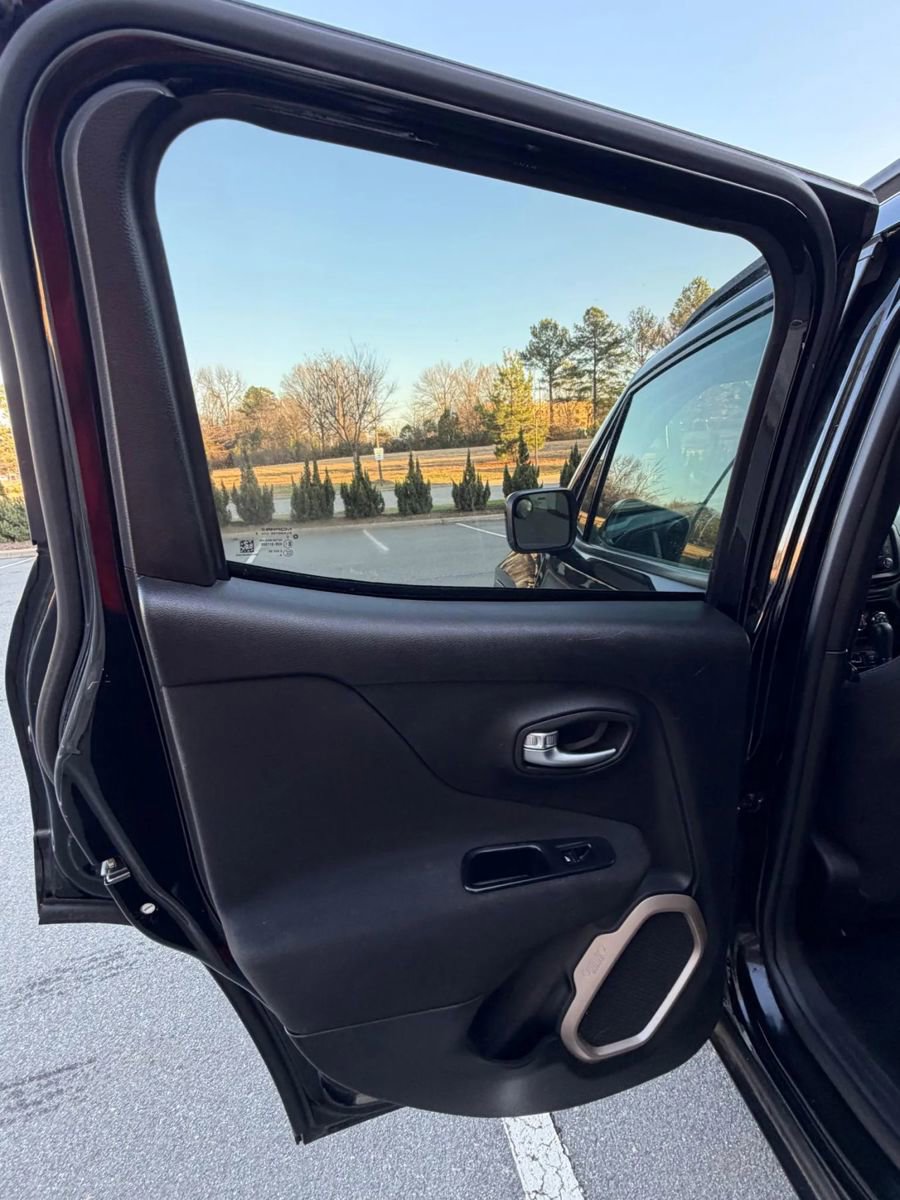 Used 2017 Jeep Renegade Latitude image 10