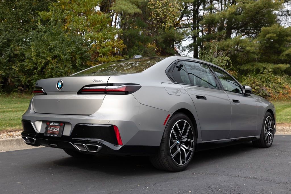 Used 2024 BMW 760i xDrive w/ Premium Package 2 image 2