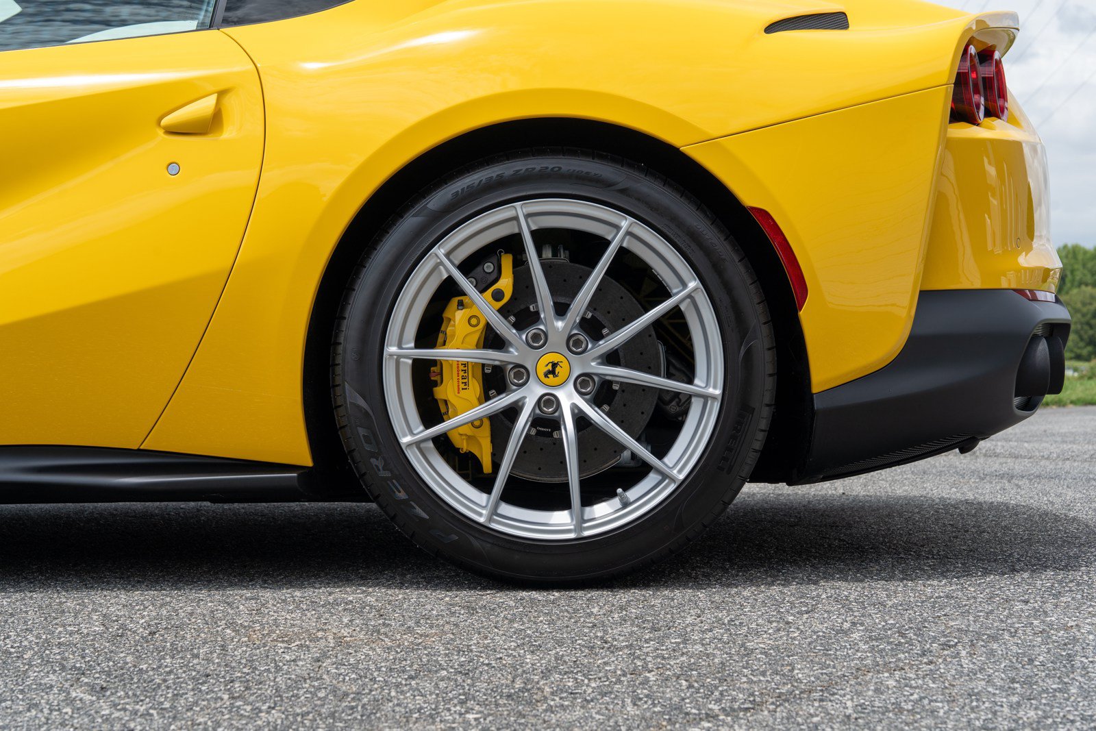 Used 2019 Ferrari 812 Superfast RWD image 11