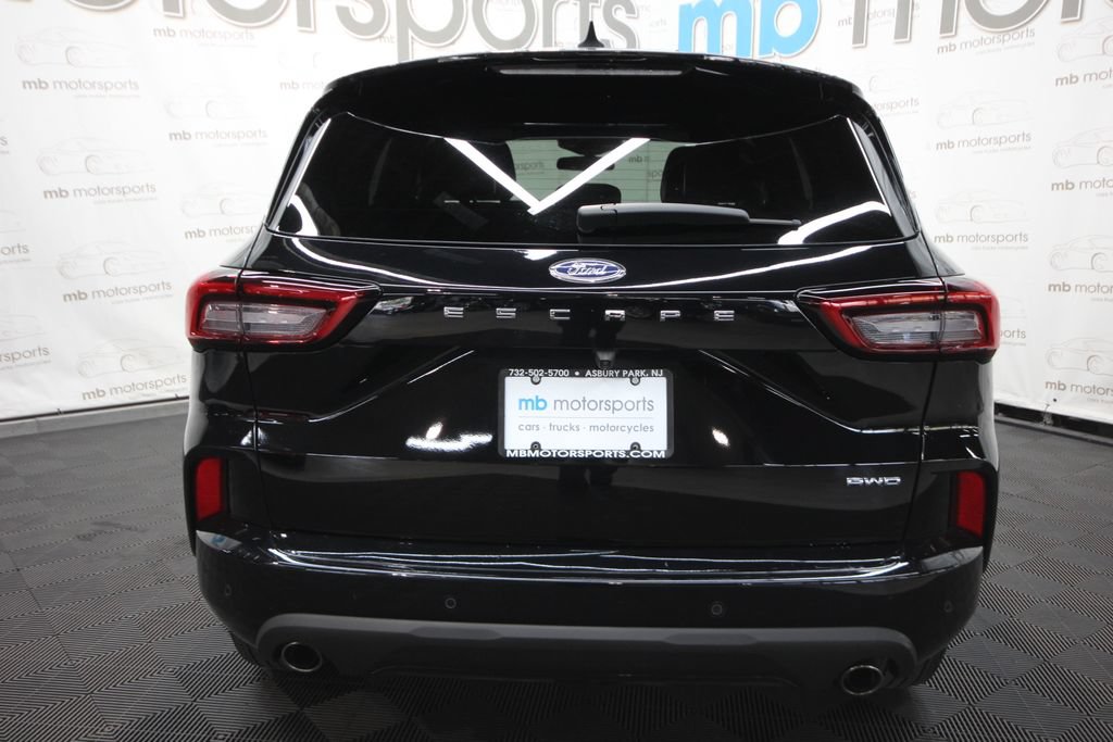 Used 2023 Ford Escape ST-Line w/ Tech Pack #1 AWD/4WD image 5