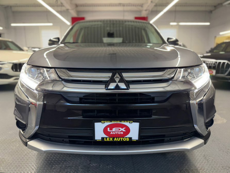 Used 2018 Mitsubishi Outlander ES image 3