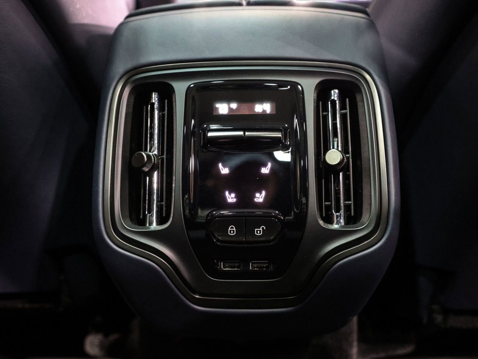 Used 2025 Aston Martin DBX 707 image 30