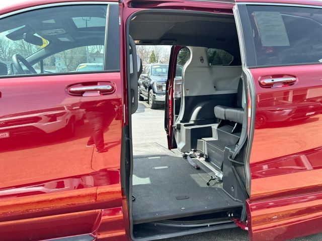 Used 2023 Toyota Sienna XSE w/ XSE Plus Package image 23