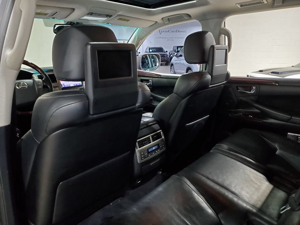 Used 2013 Lexus LX 570 4WD w/ Luxury Pkg image 29