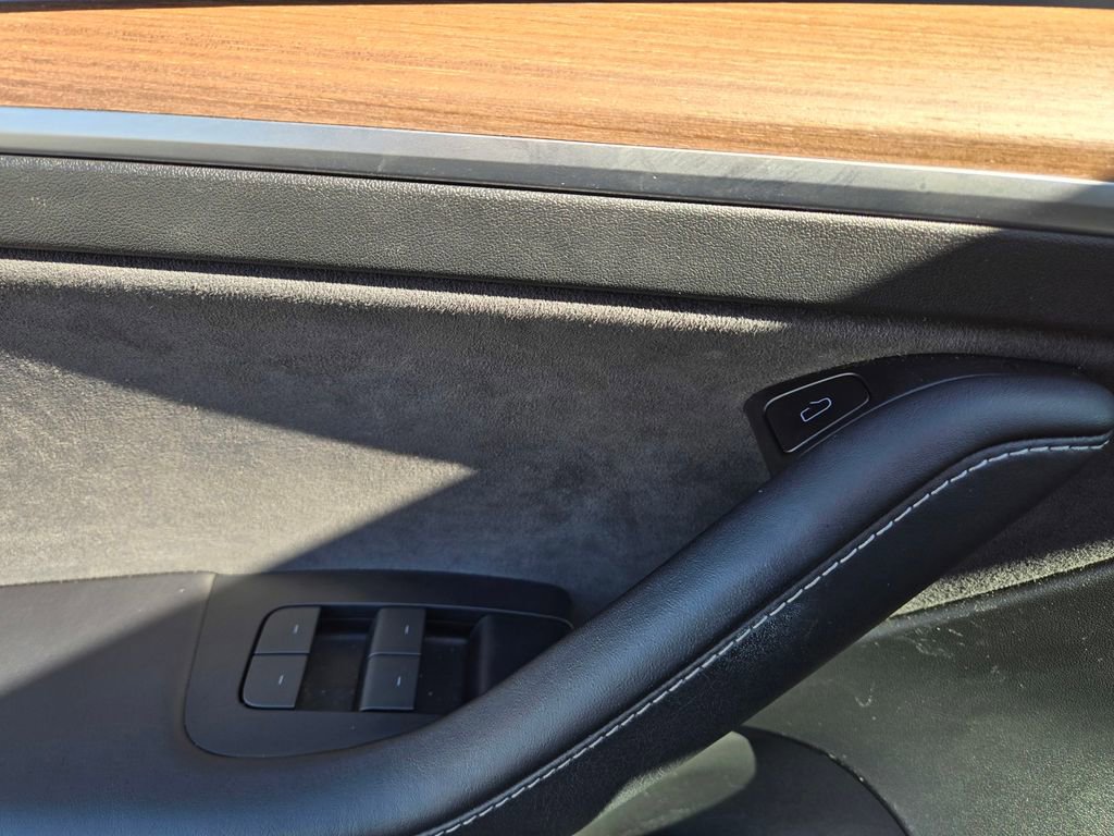 Used 2023 Tesla Model 3 Standard Range image 11
