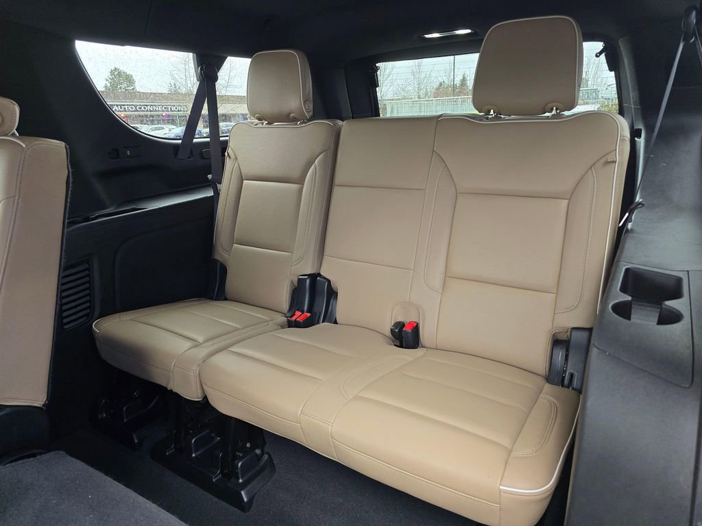 Used 2024 Chevrolet Suburban Premier AWD/4WD image 19
