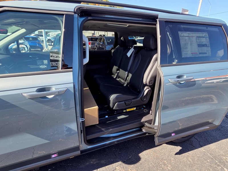 New 2027 Kia Carnival SX w/ Dark Edition Package FWD image 20