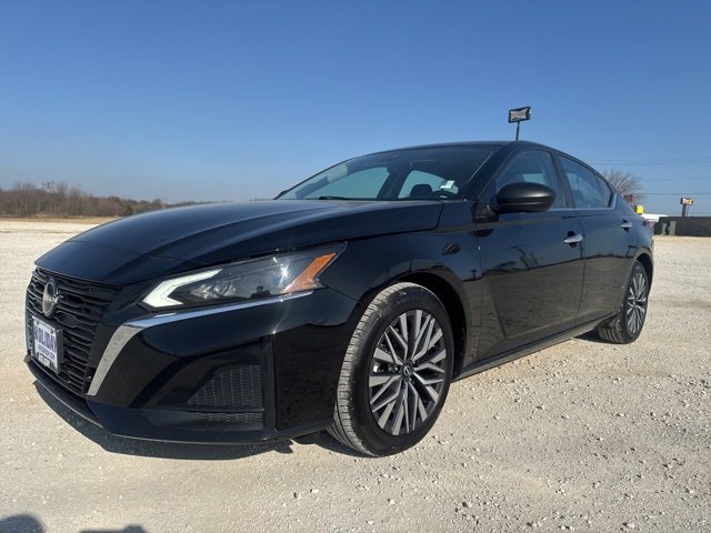 Used 2024 Nissan Altima 2.5 SV