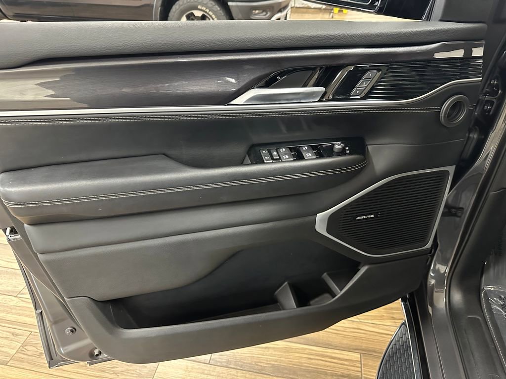 Used 2024 Jeep Wagoneer 4WD image 10