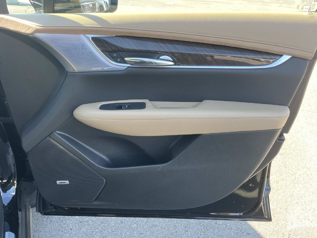 Used 2025 Cadillac XT6 Premium Luxury w/ Platinum Package FWD image 27
