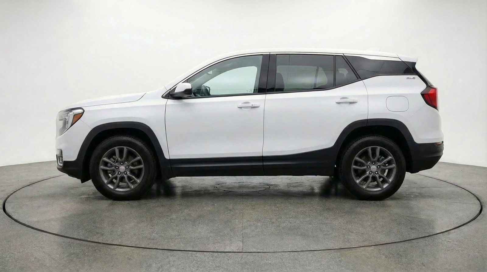 Used 2024 GMC Terrain SLT image 5