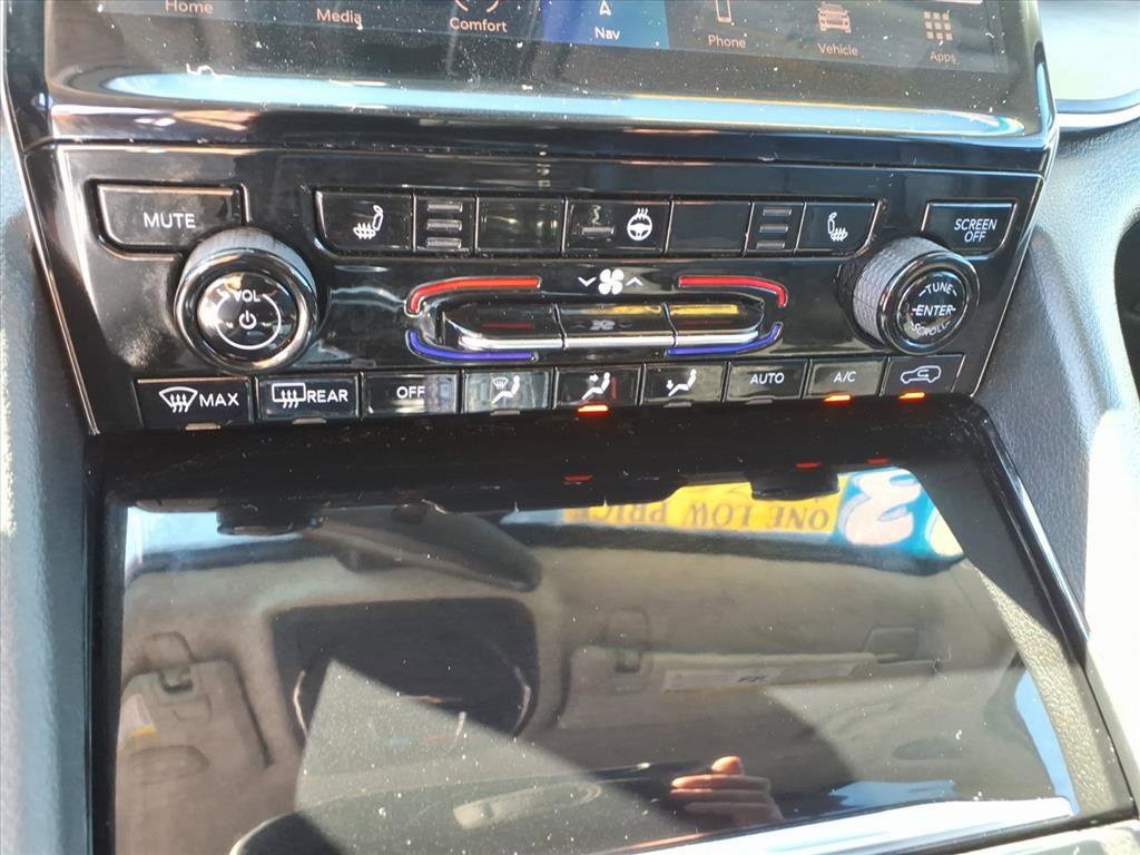 Used 2023 Jeep Grand Cherokee Limited w/ Black Appearance Package image 16