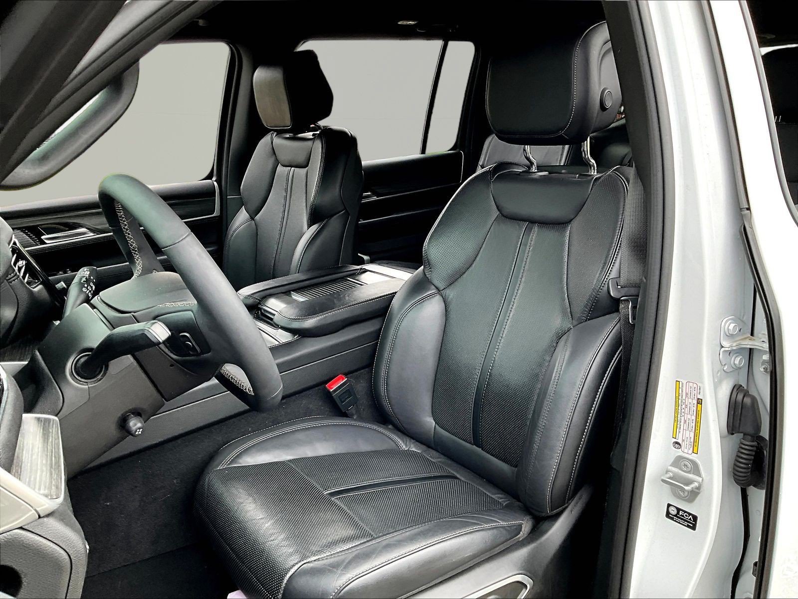 Used 2023 Jeep Wagoneer Series II w/ Flexible Seating Group AWD/4WD image 21