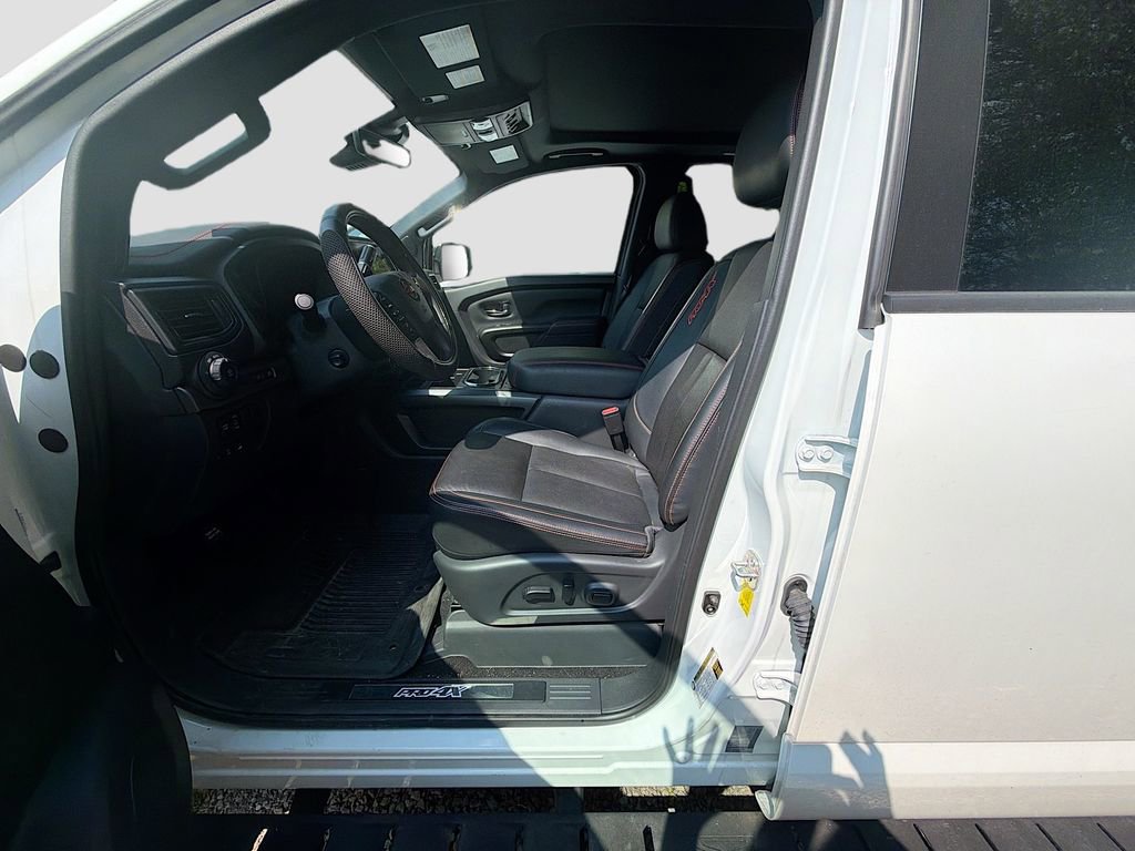 Used 2024 Nissan Titan PRO-4X w/ Pro-4x Convenience Package image 12