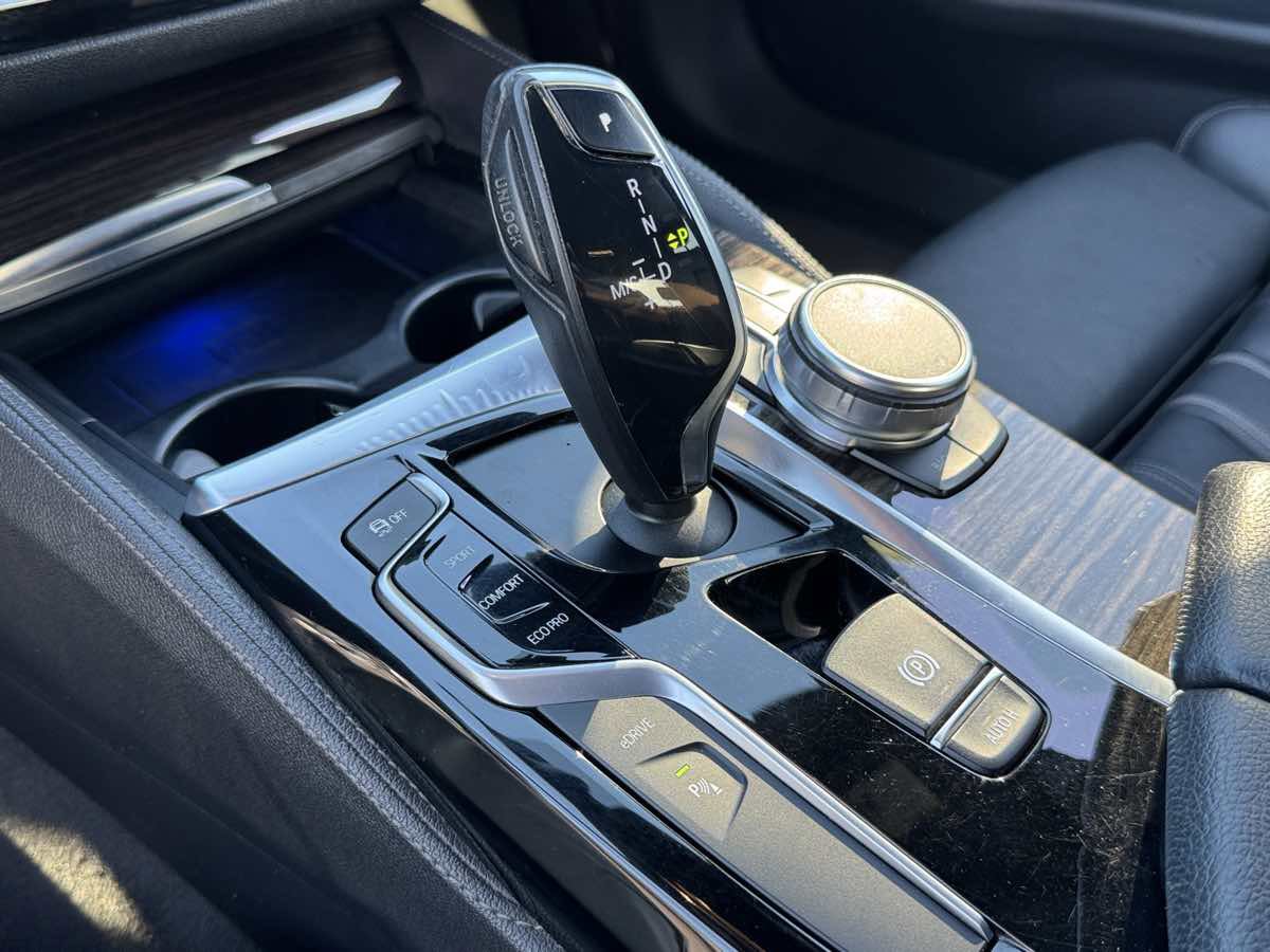 Used 2018 BMW 530e w/ Premium Package 2 image 30