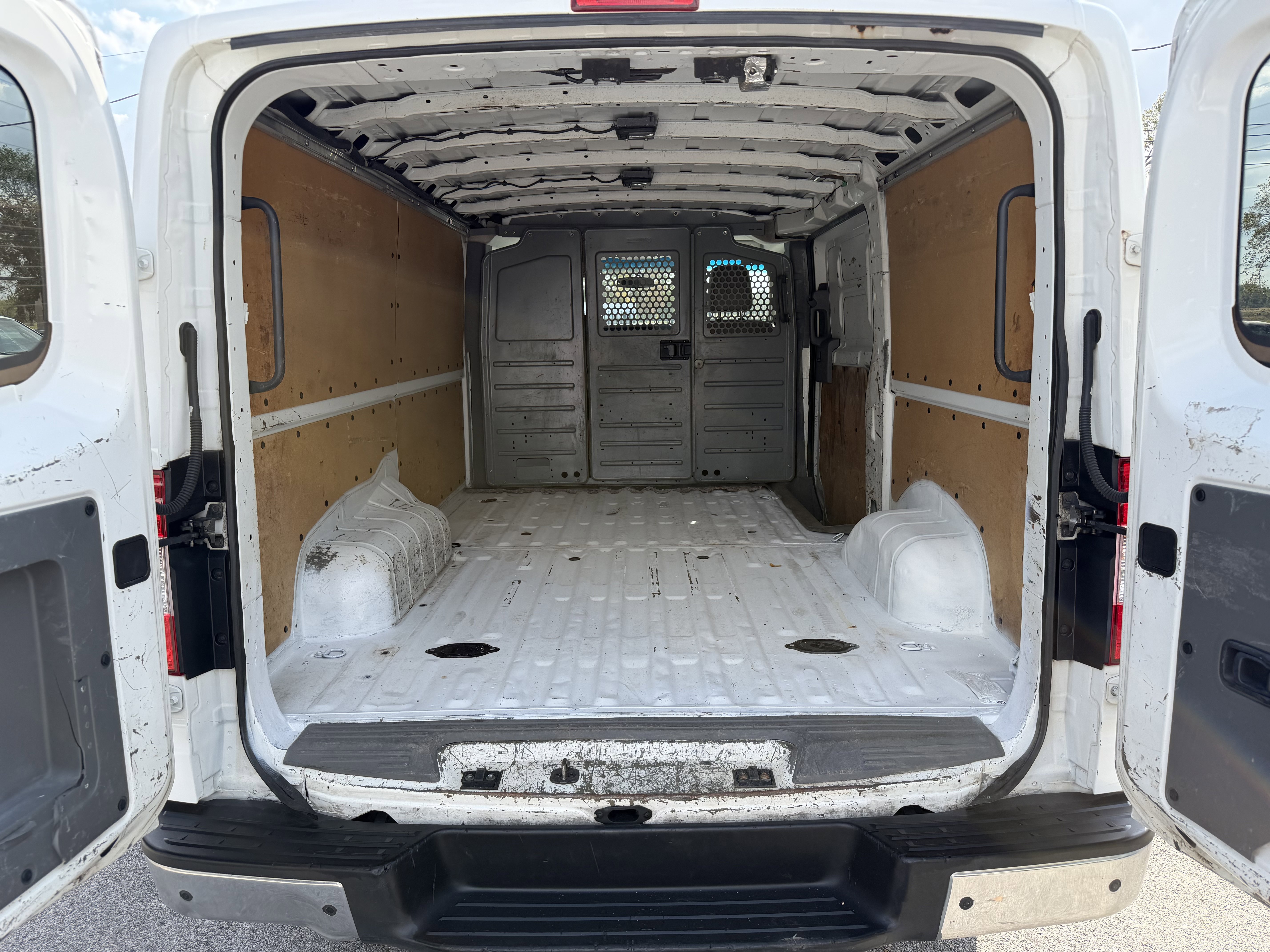 Used 2012 Nissan NV 2500 SV w/ Technology Pkg image 18