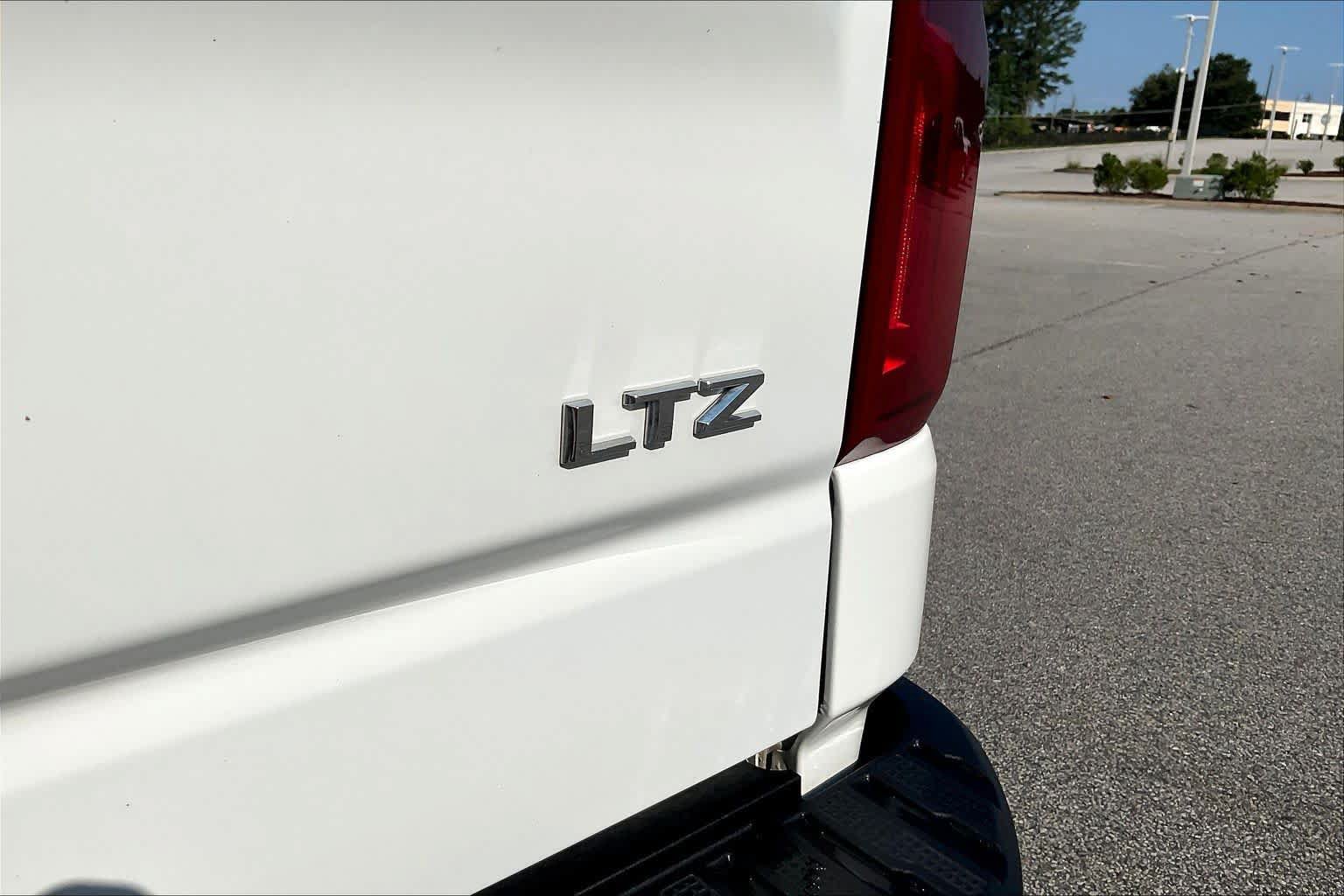 Used 2020 Chevrolet Silverado 1500 LTZ w/ LTZ Plus Package AWD/4WD image 10