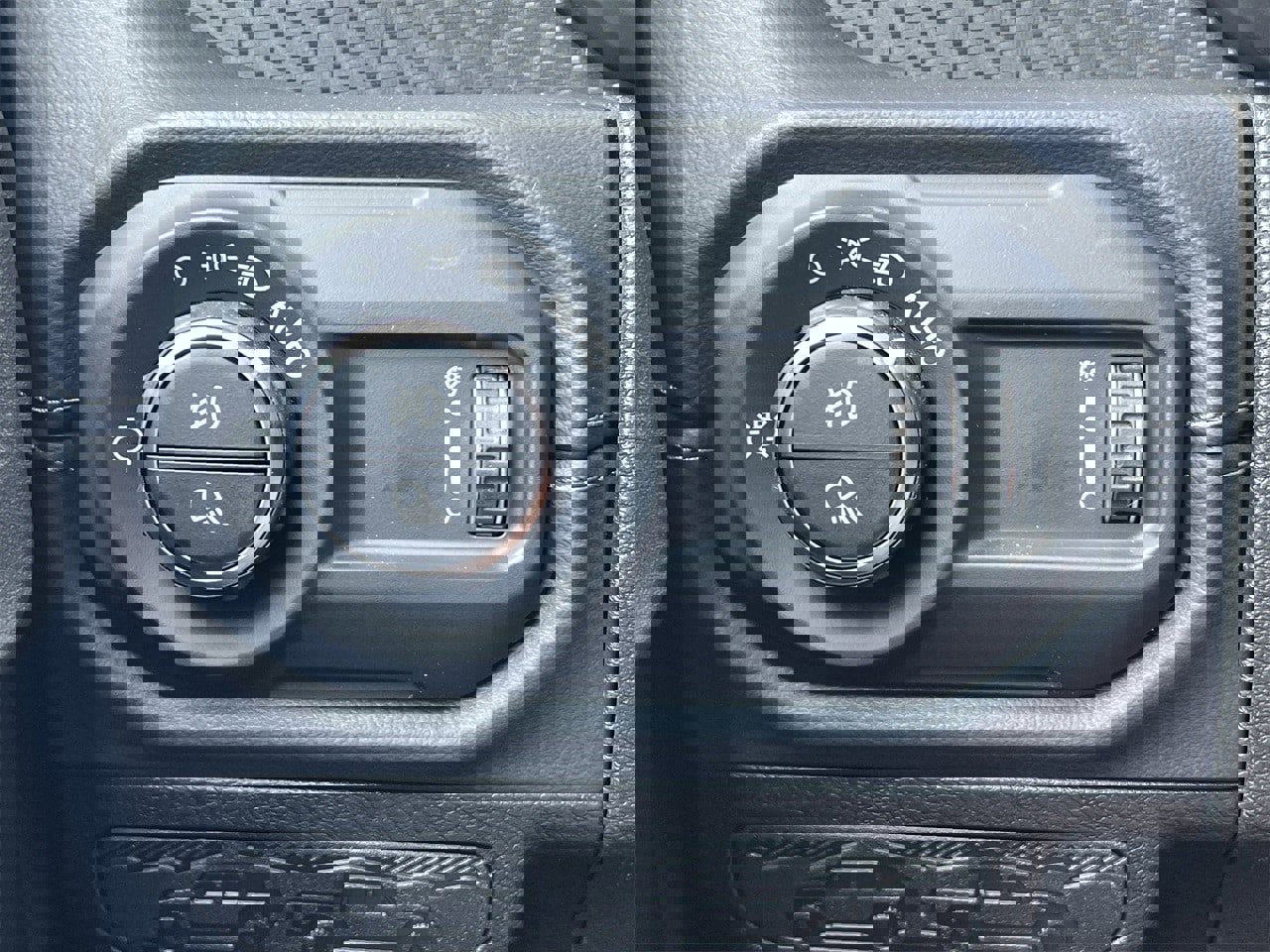 New 2025 Jeep Gladiator Mojave image 8