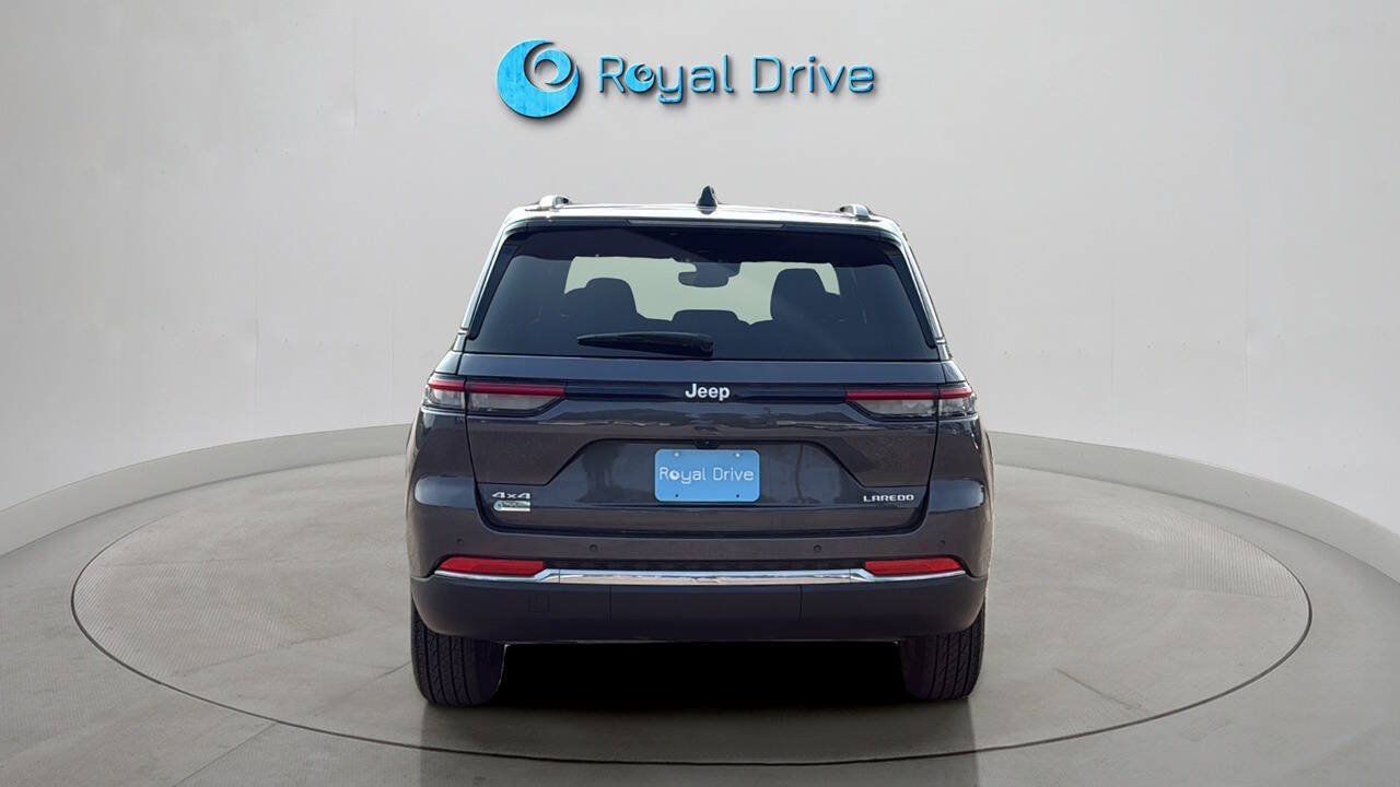Used 2024 Jeep Grand Cherokee Laredo w/ Luxury Tech Group I AWD/4WD image 5