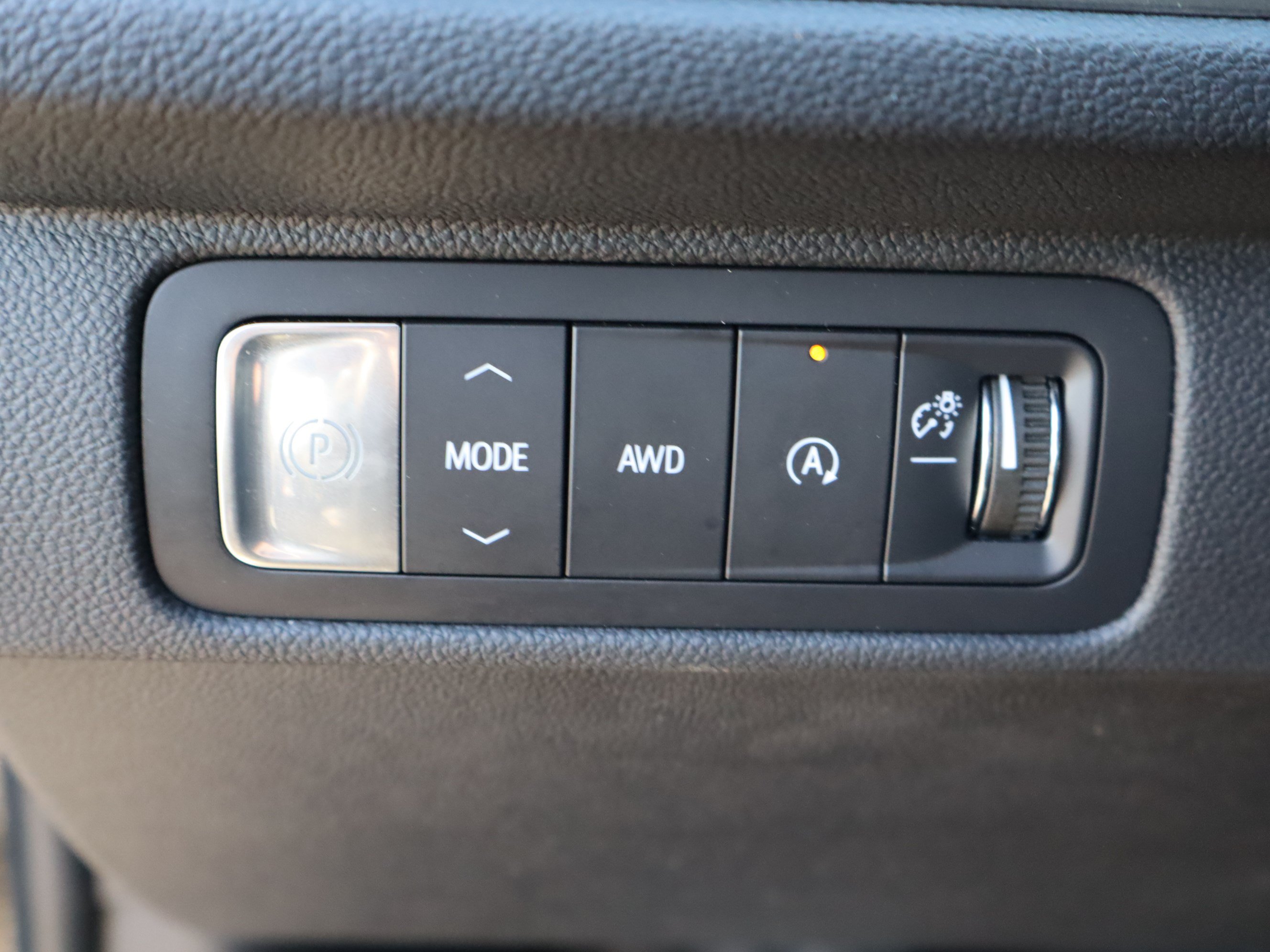 Used 2025 Chevrolet Traverse LT AWD/4WD image 19
