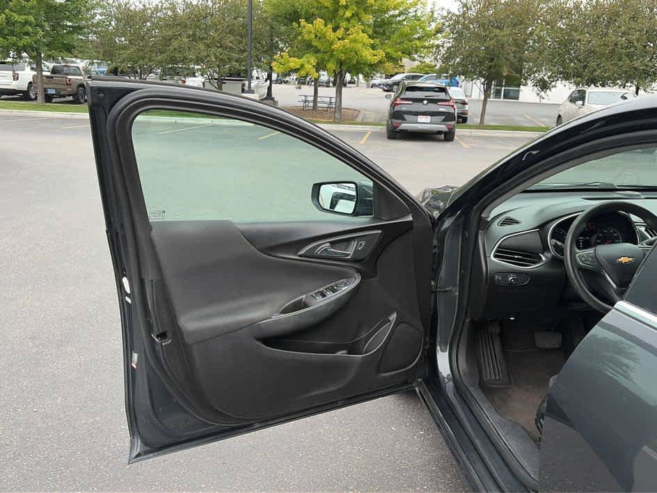 Used 2018 Chevrolet Malibu LT FWD image 11