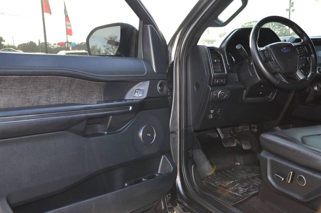 Used 2021 Ford Expedition Limited image 11