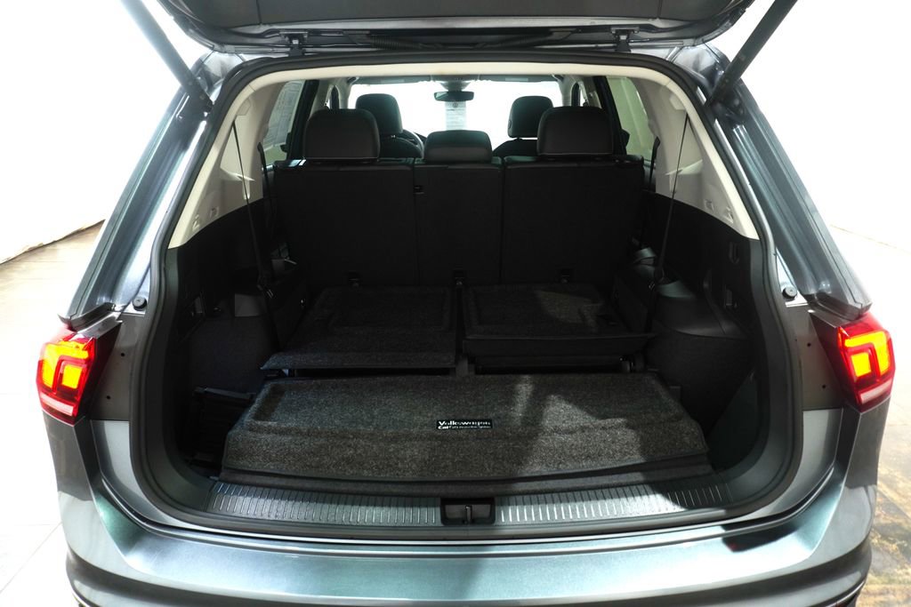 Certified 2023 Volkswagen Tiguan SE w/ Panoramic Sunroof Package image 5