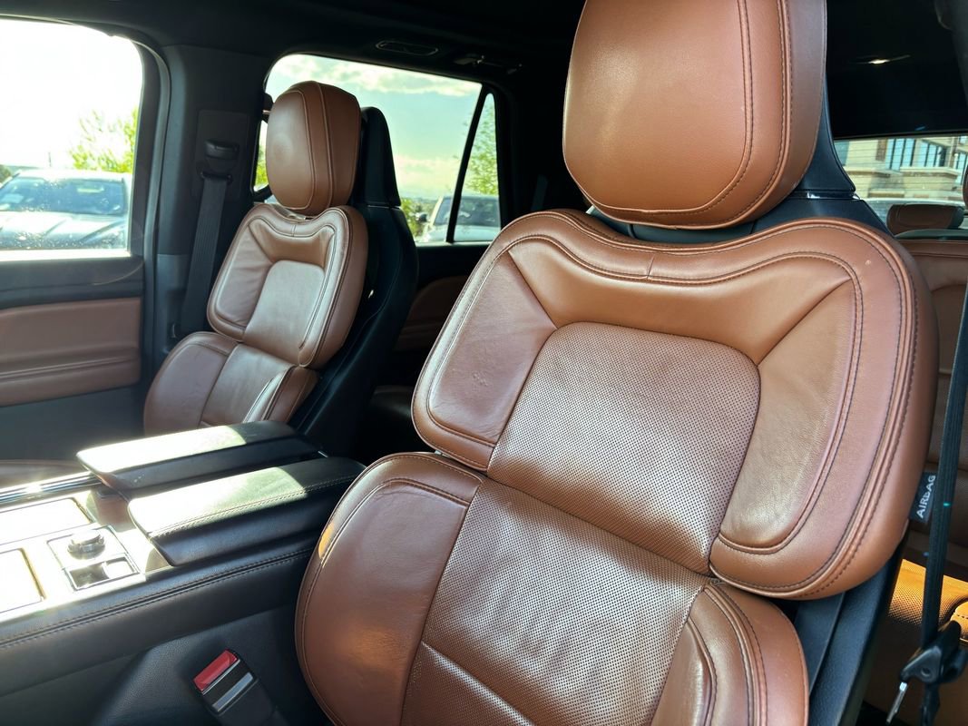 Used 2018 Lincoln Navigator Reserve w/ Technology Package AWD/4WD image 15