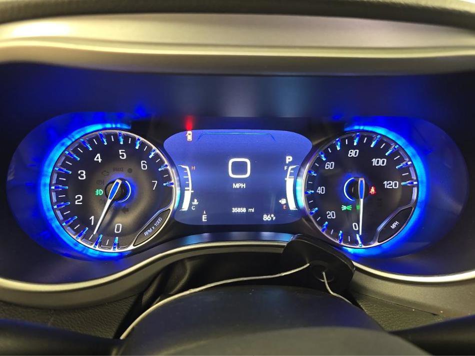 Used 2024 Chrysler Pacifica Touring FWD image 14