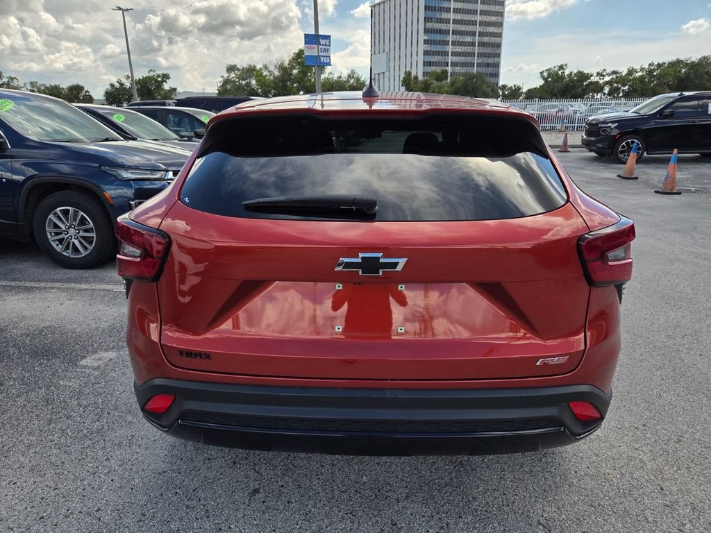Used 2024 Chevrolet Trax RS FWD image 11