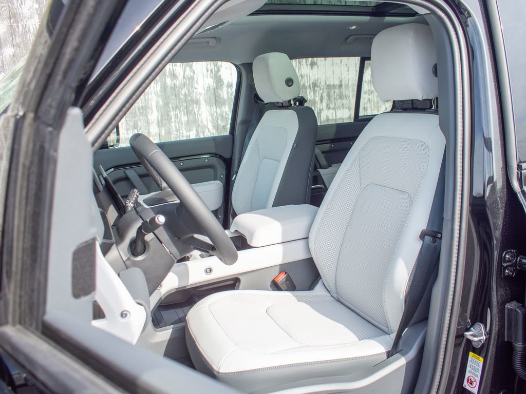 New 2026 Land Rover Defender 110 X-Dynamic SE image 19