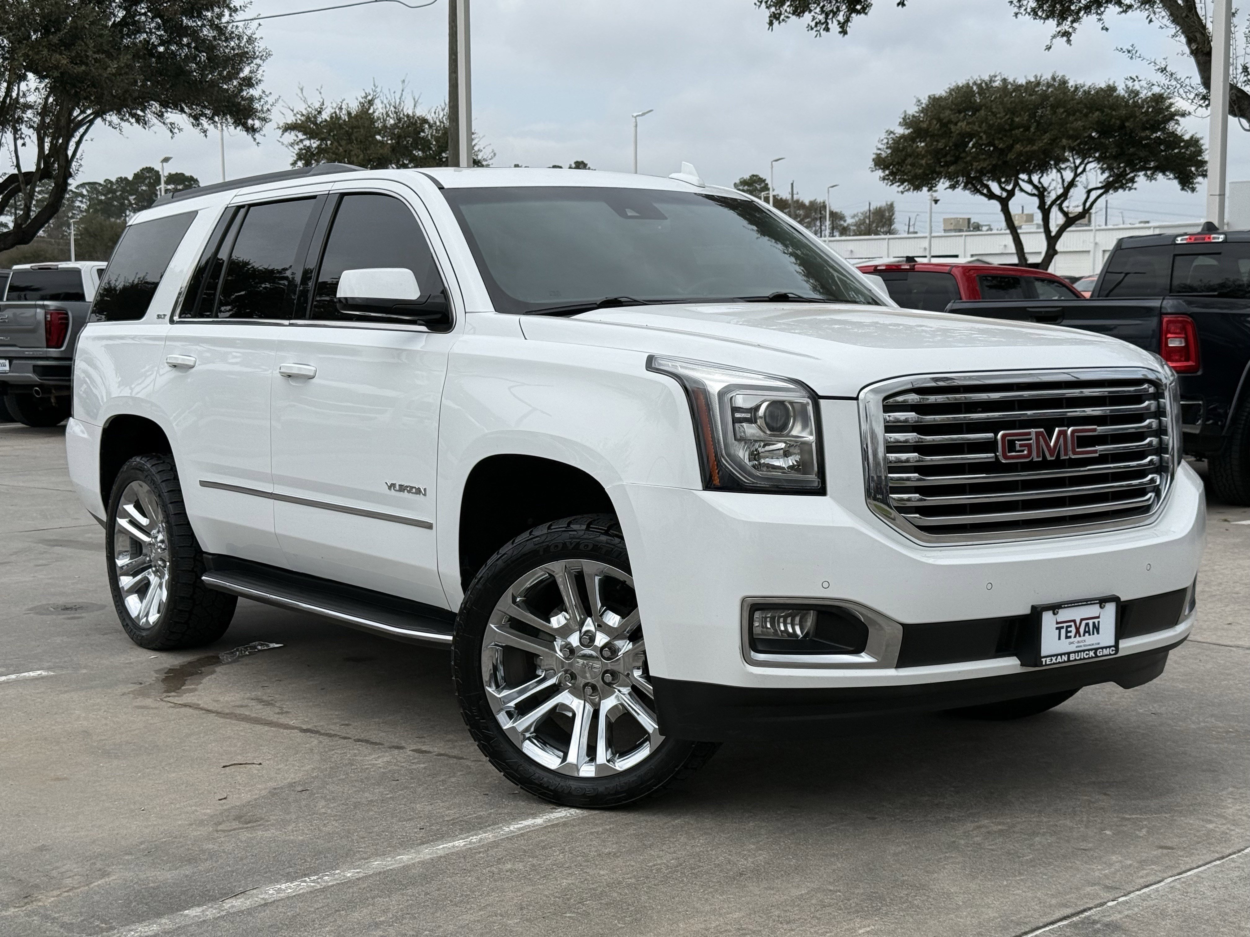 Used 2018 GMC Yukon SLT w/ Premium Edition image 2
