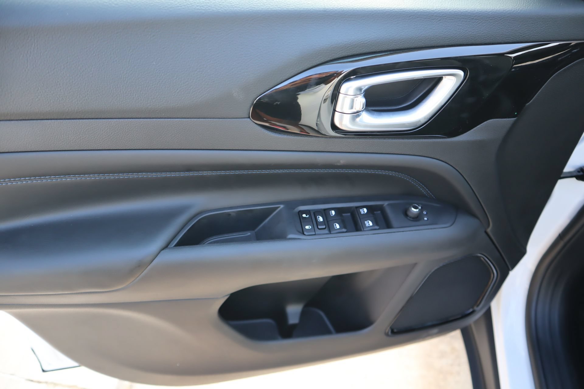 New 2026 Jeep Compass Latitude AWD/4WD image 15